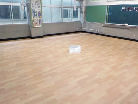 千寿第八小学校教室床