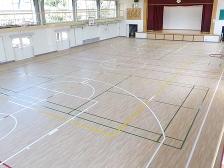 西新井第一小学校体育館